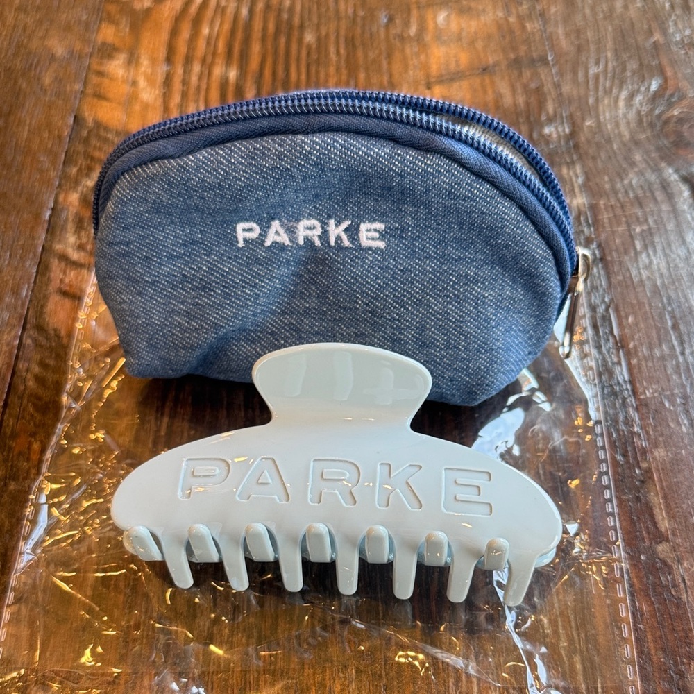 NWT Parke Tonal Claw Clip Arctic